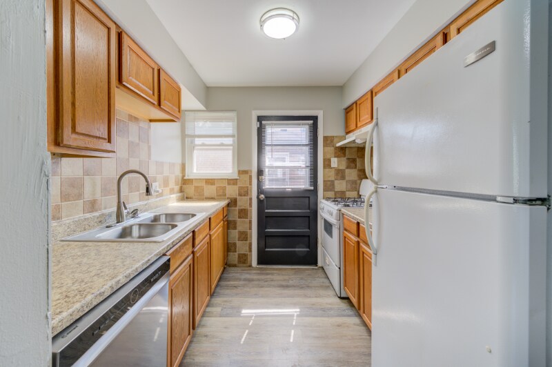 Building Photo - 10768 Tropic Dr