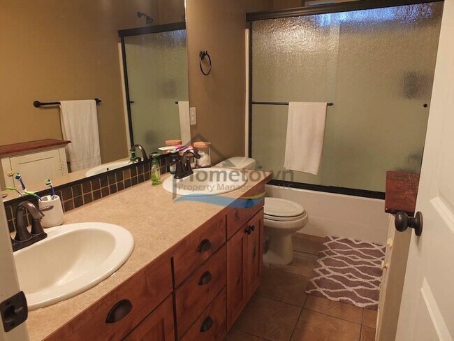 Building Photo - 2 Bedroom & 1.5 Bathroom Coeur d'Alene Hom...