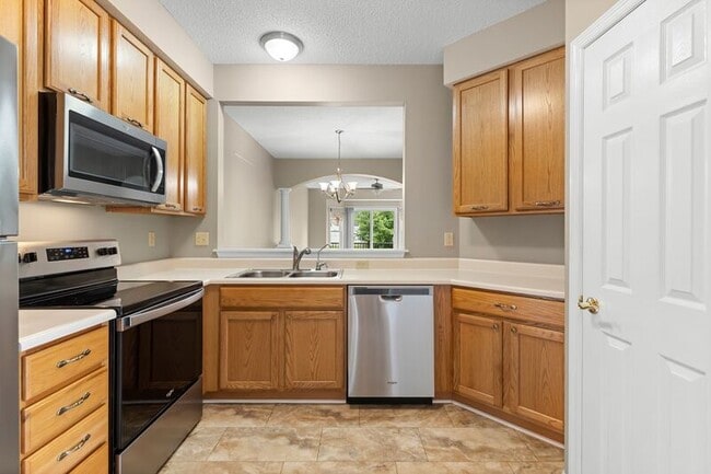 Building Photo - 2201 Hawks Landing Dr