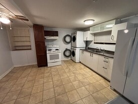 Building Photo - 208 Omar St