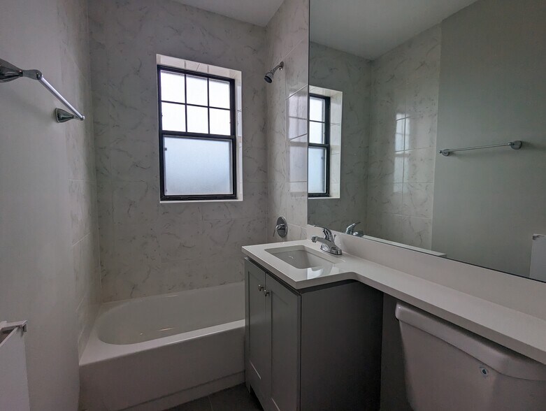 Building Photo - 372 Hazel Ave
