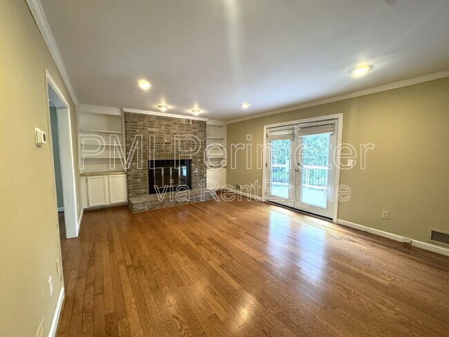 Building Photo - 5338 Roberts Dr