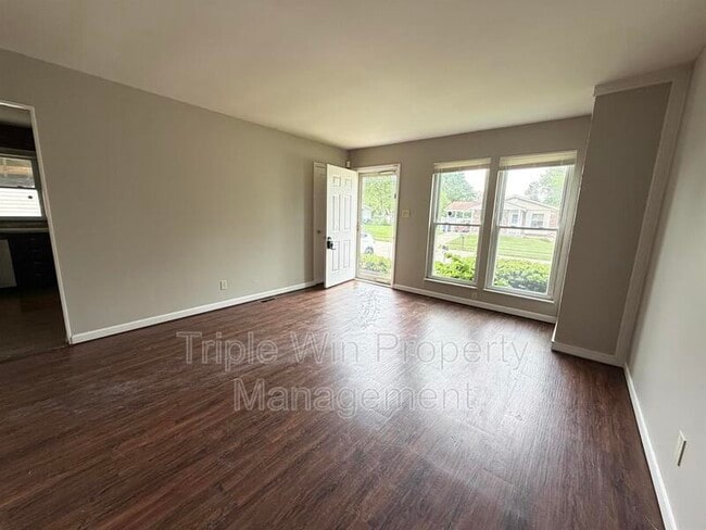 Building Photo - 3015 Matlock Dr