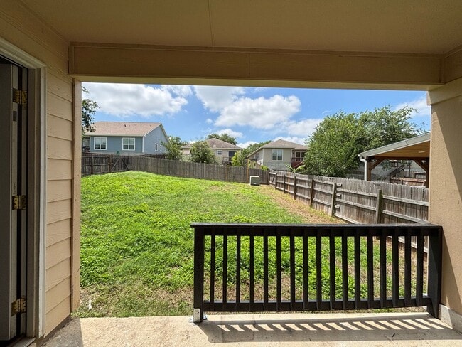 Building Photo - Gorgeous 3 bedroom with loft!