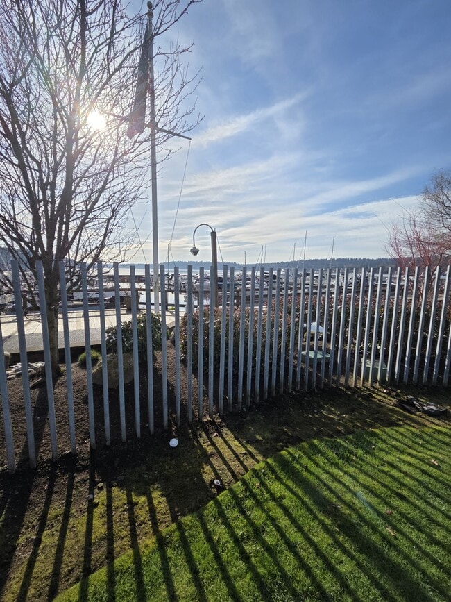 Building Photo - 6125 NE 175th St