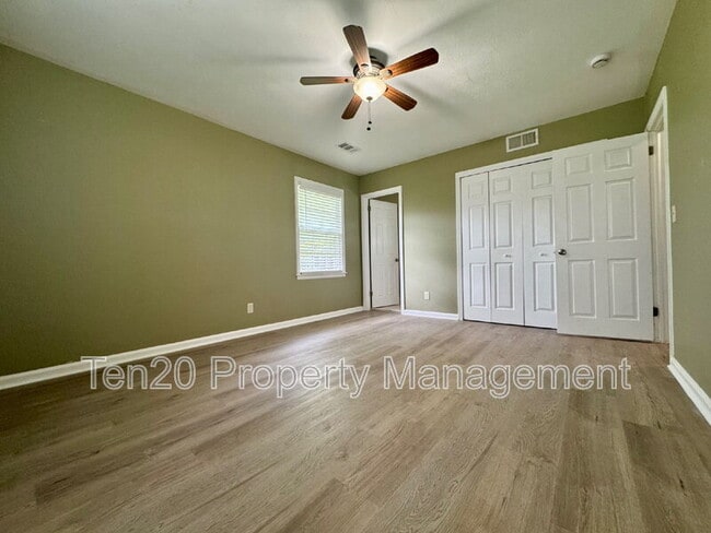 Building Photo - 5953 Windsor Dr