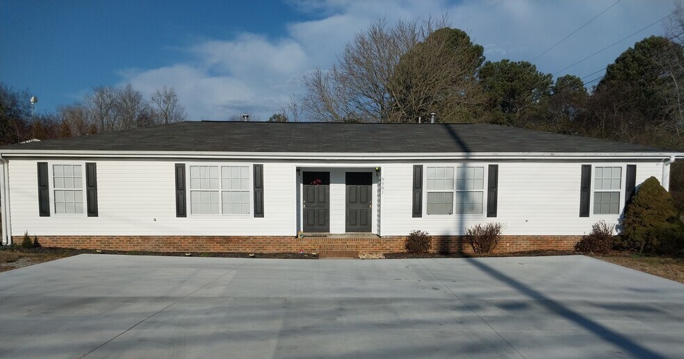 Primary Photo - 9901 Hixson Pike