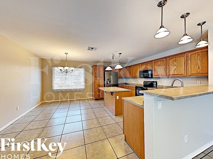 Building Photo - 2050 W Hayden Peak Dr