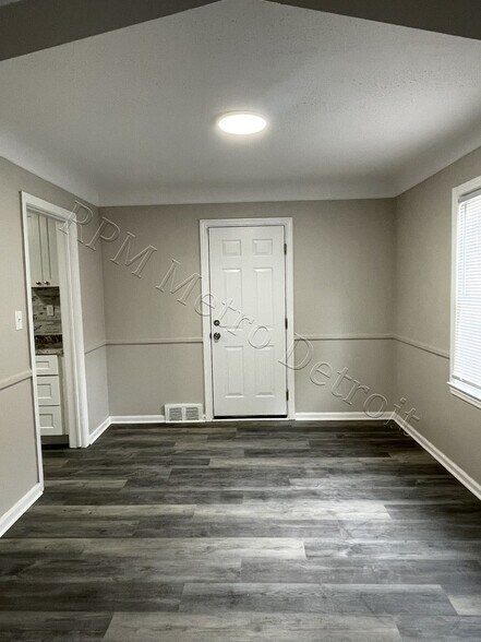 Building Photo - 17190 Sunderland Rd