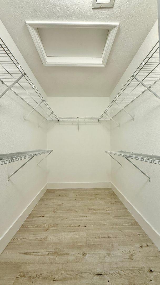 Building Photo - Spacious 3/3 Townhouse with Lake View – Sa...