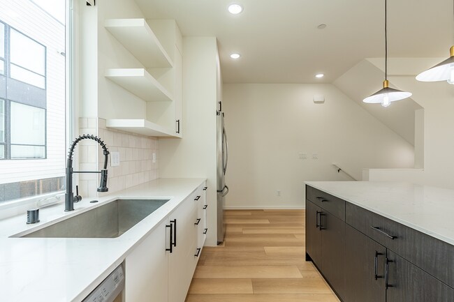 Building Photo - 8326 C 16TH AVE NW 98117