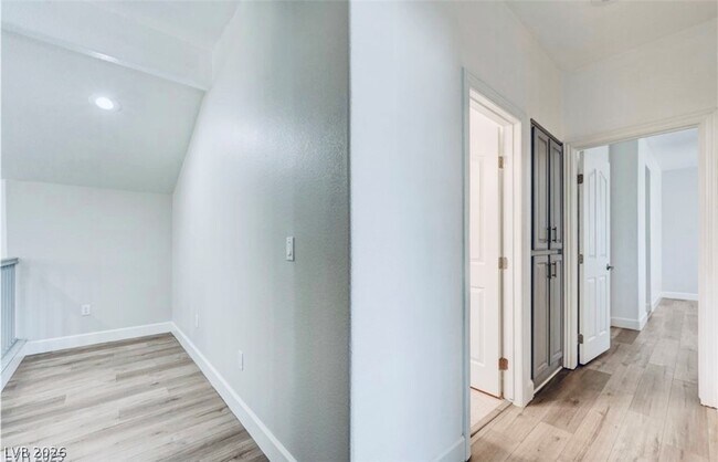 Building Photo - 128 Tilbury Ave