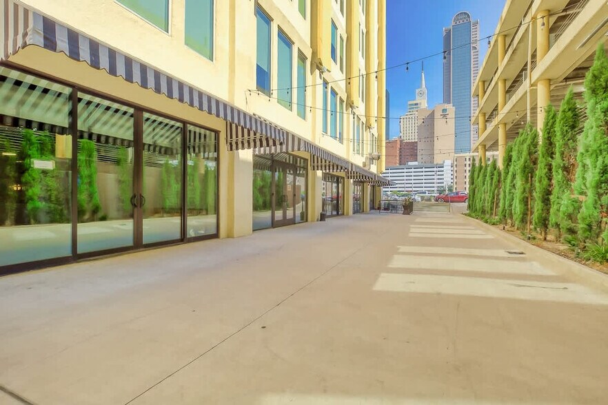 Building Photo - 500 S Ervay St