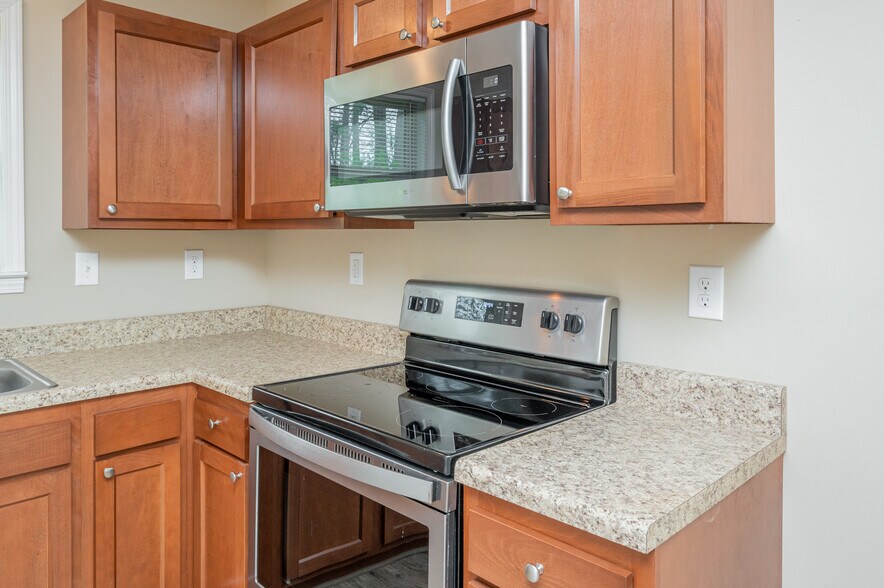 Building Photo - 2005 Coldwater Rd