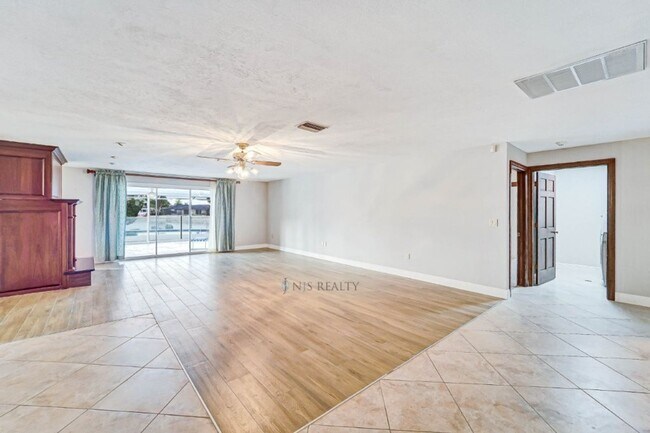 Building Photo - 5060 Porpoise Pl