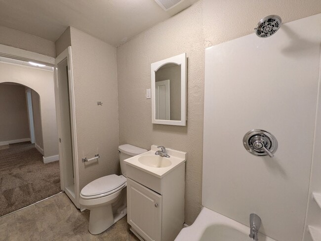Building Photo - 3 Bedroom Home with detached garage and partially fenced yard, pet friendly!