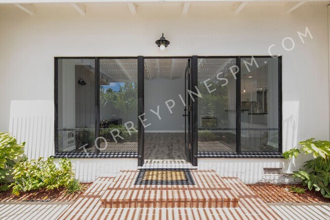 Building Photo - Gorgeous 3 br Home in Del Mar with W/D In ...