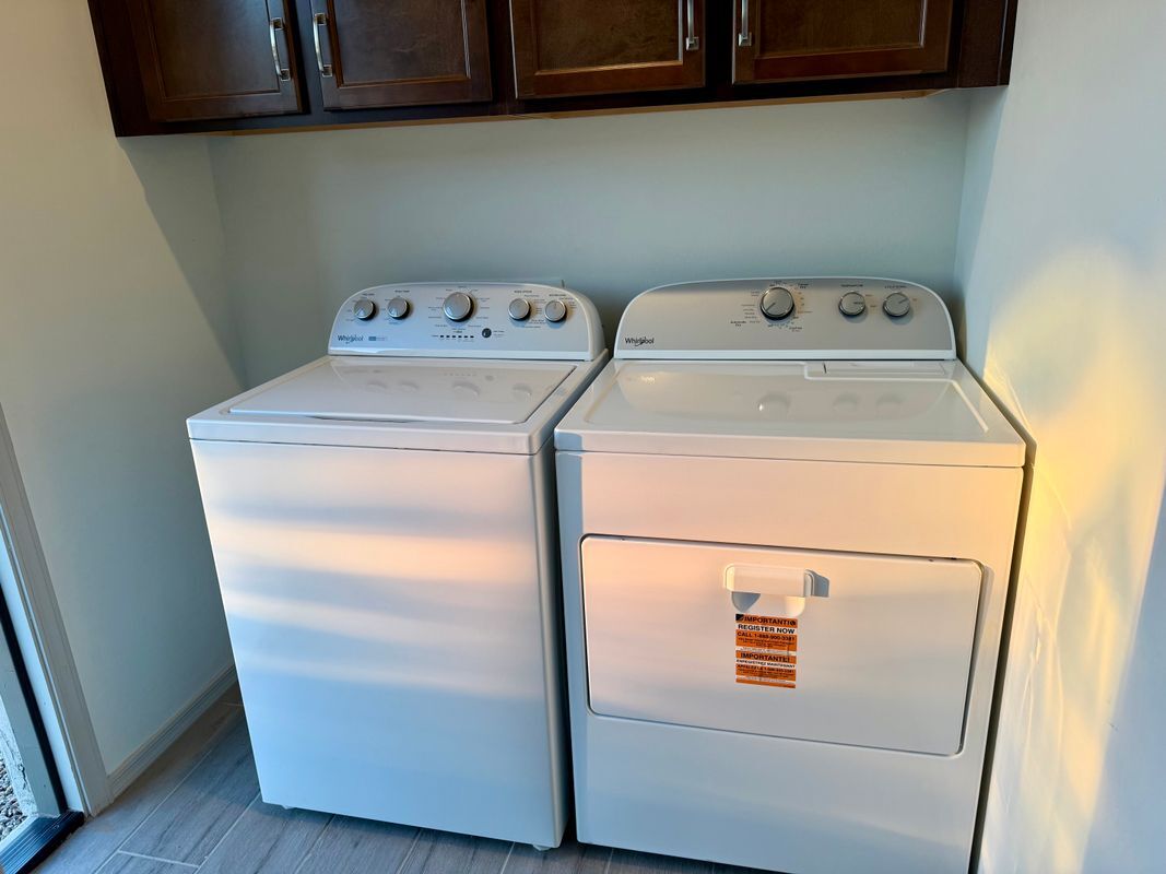 Building Photo - 1528 E Grovers Ave