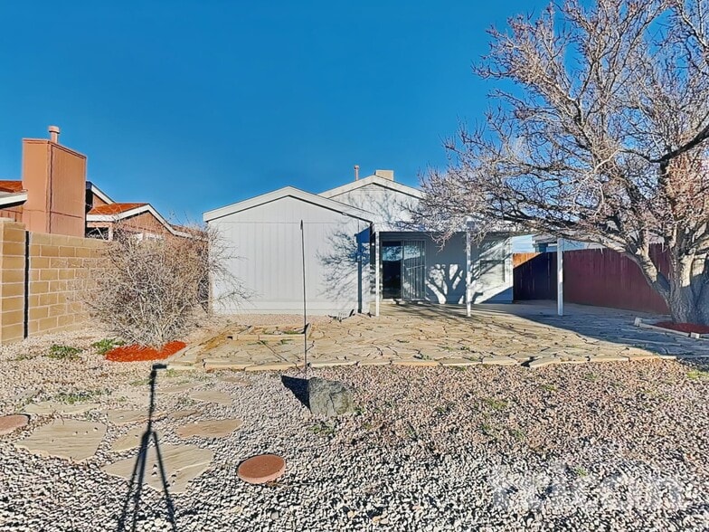 Building Photo - 848 Rebecca Ct NE