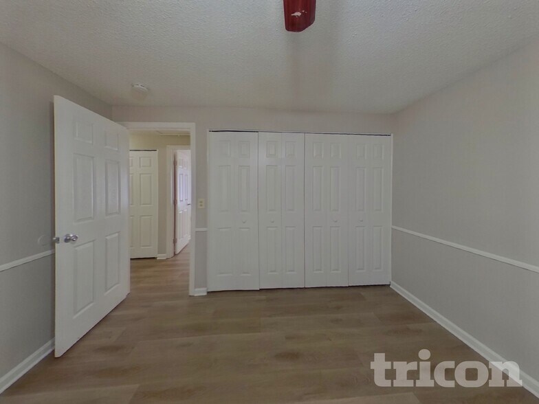 Building Photo - 201 Raintree Dr