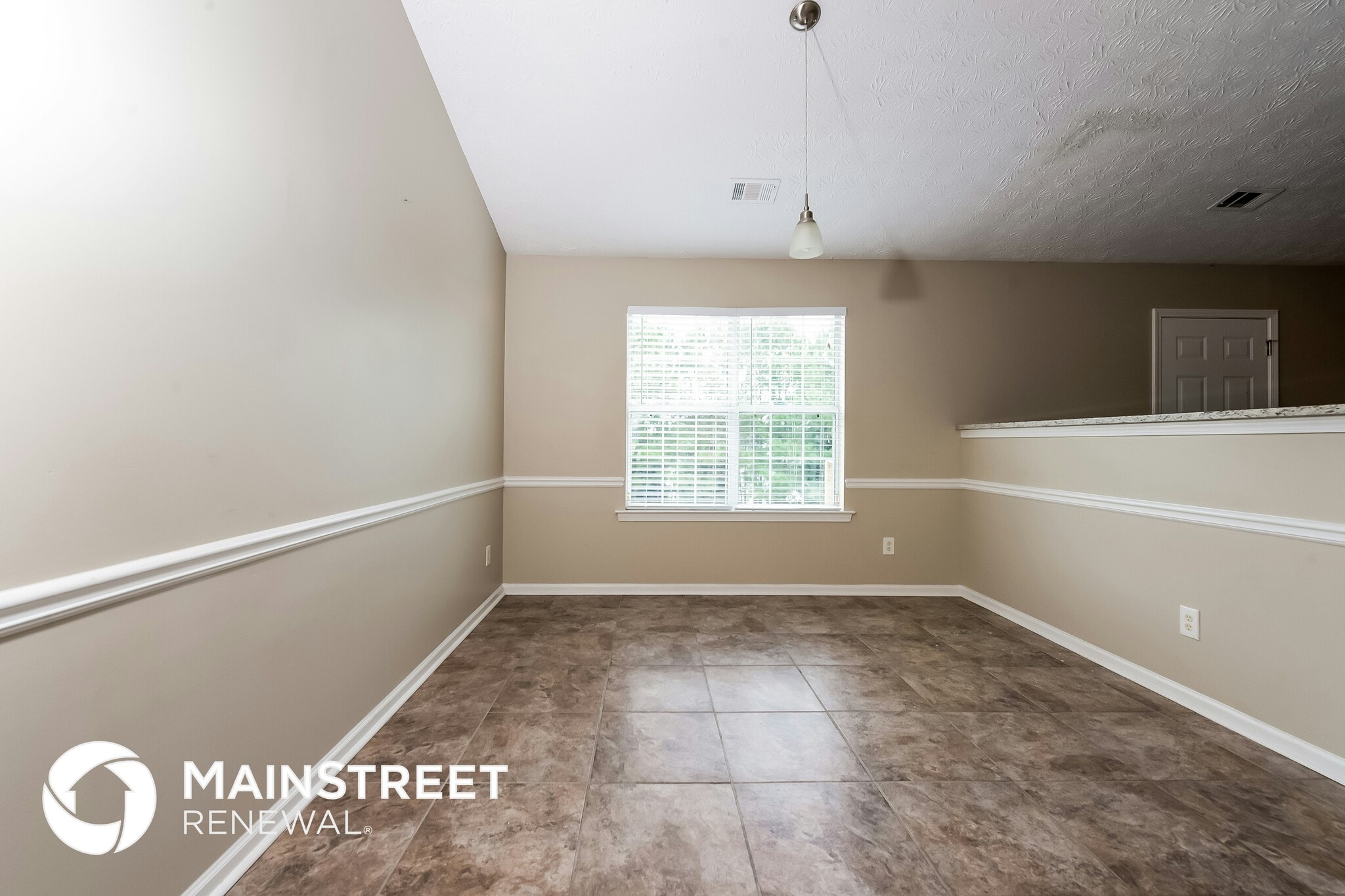 Building Photo - 10576 Day Lily Dr