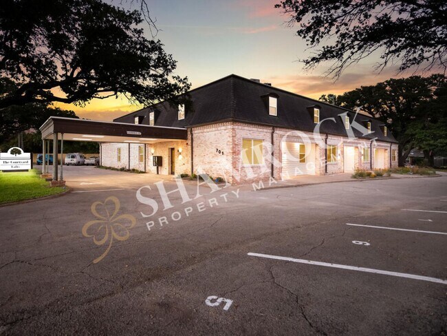 Building Photo - 701 N New Rd