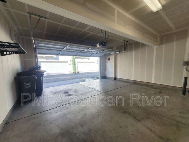 Building Photo - 3007 Mesmerizing Walk