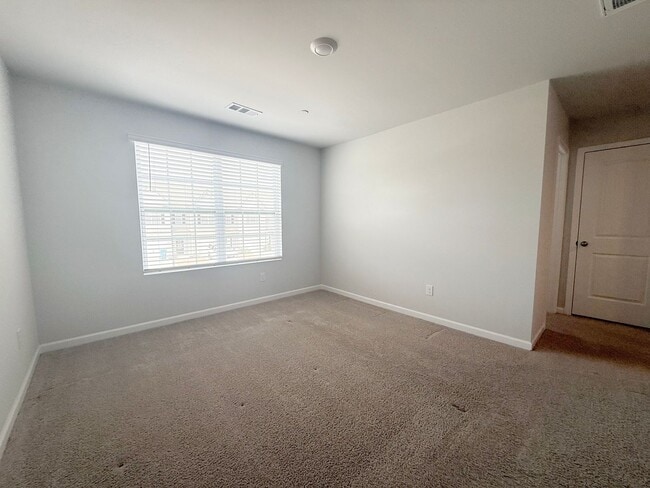 Building Photo - Newly Built 3 Bedroom Home - Baxter