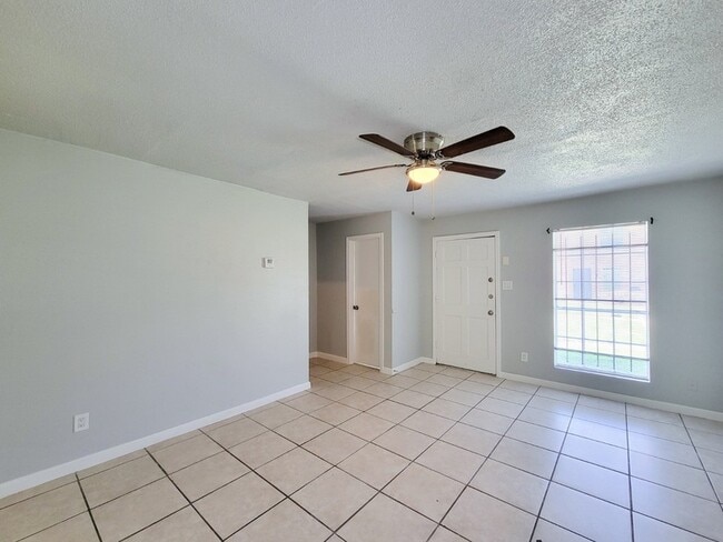 Building Photo - 12332 Ormandy St