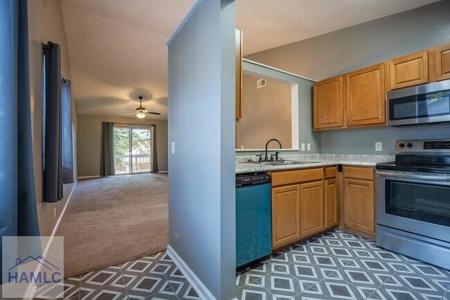 Building Photo - 910 Brett Dr