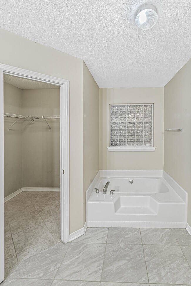 Building Photo - 8778 Faye Ct