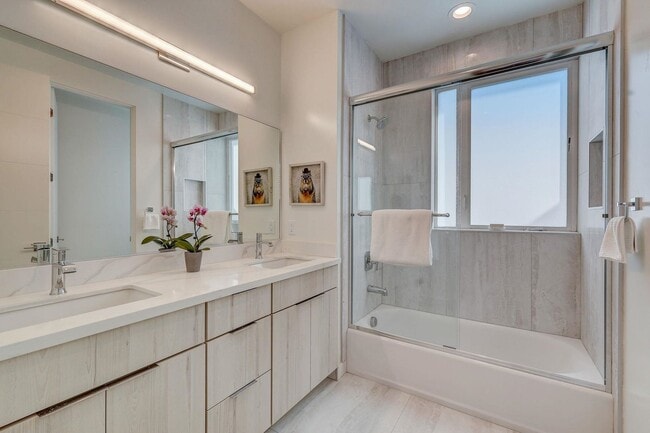 Building Photo - Available Modern Long Term Unfurnished hom...