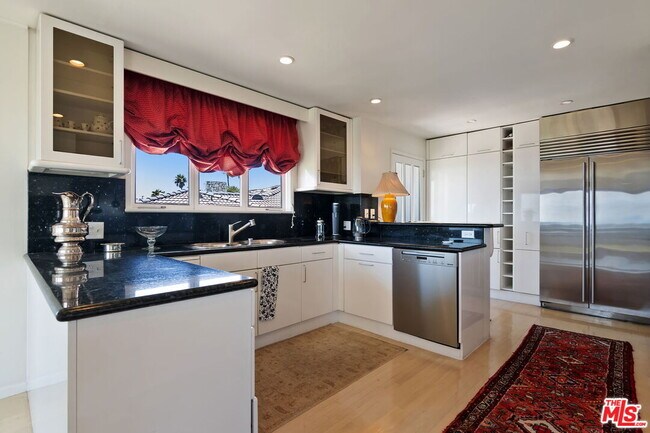Building Photo - 1166 Las Pulgas Pl