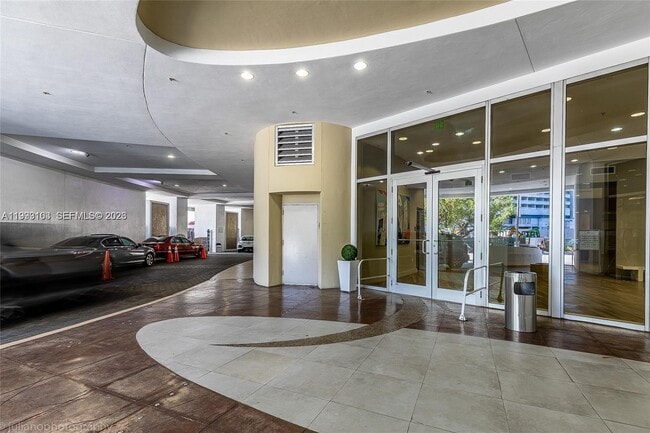 Building Photo - 1750 N Bayshore Dr