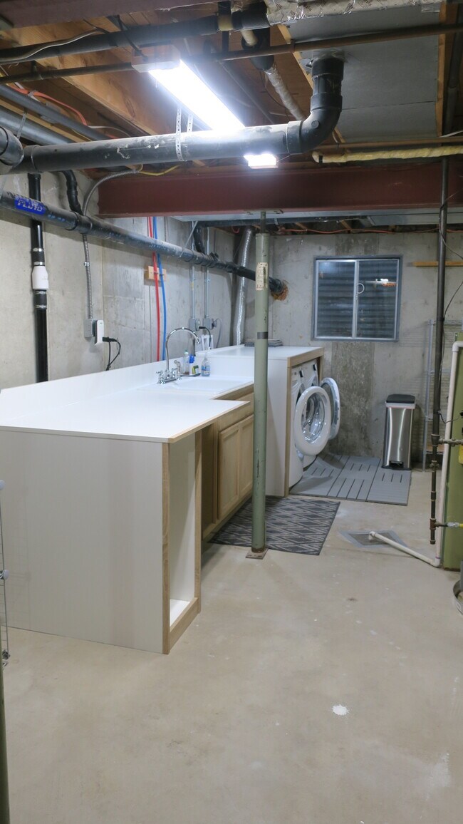 Building Photo - 2979 Shady Holw E