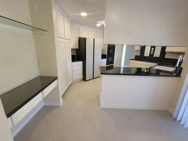 Building Photo - 462 Avenida Adobe