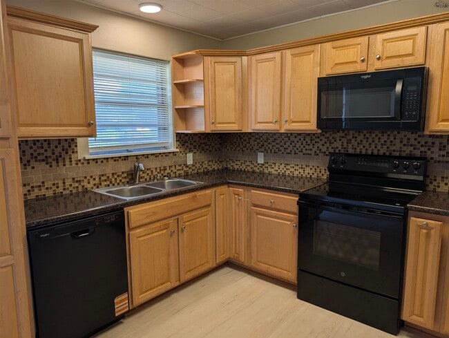 Building Photo - 3907 Peggy Dr