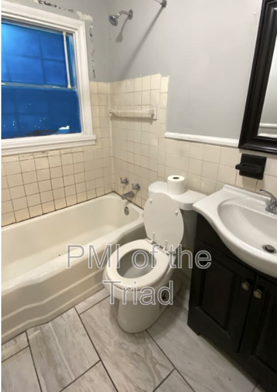 Building Photo - 2716 Ivy Ave