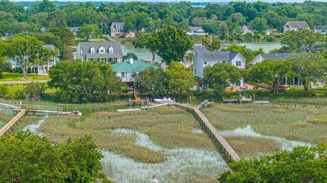 Building Photo - Gorgeous 4 BR/2BA Marshfront Home With Cre...