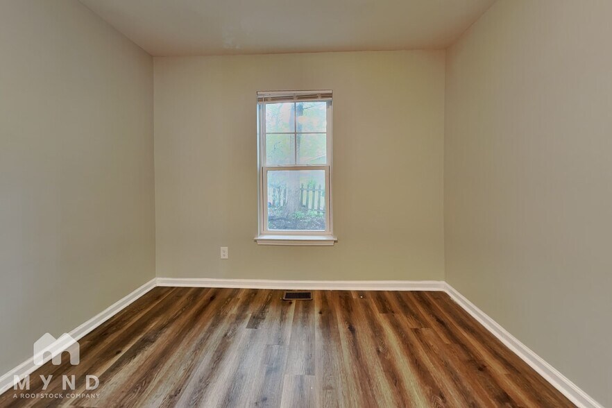 Building Photo - 417 E Hinton St