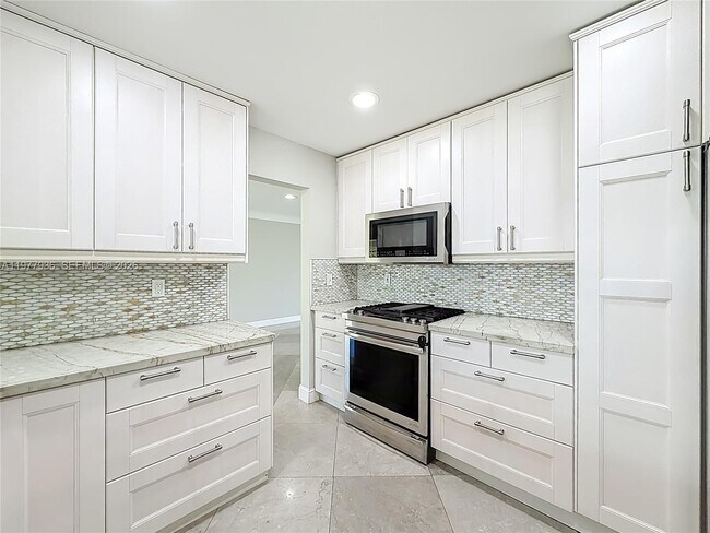 Building Photo - 2770 NE 8th Ct