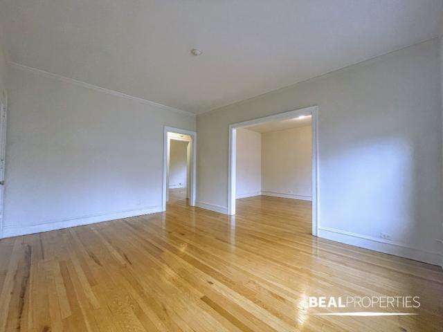 Building Photo - 1 bedroom in EVANSTON IL 60202