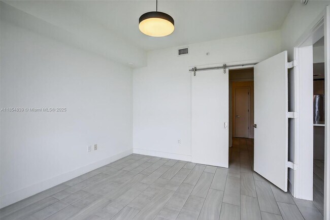 Building Photo - 2000 Metropica Wy