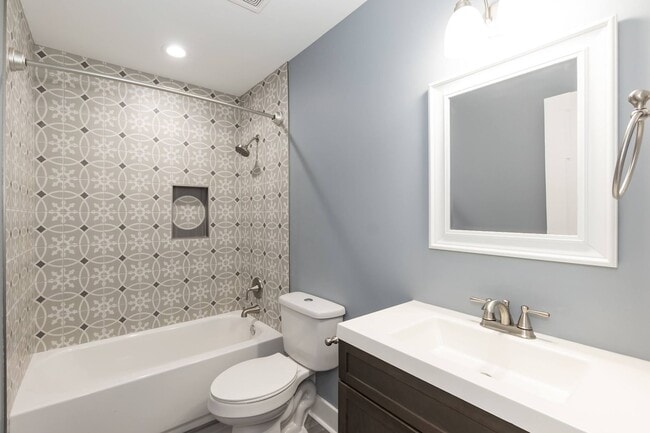 Building Photo - Three Bedroom Home!