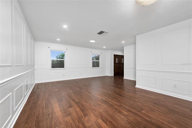 Building Photo - 3175 Lake Anderson Ave