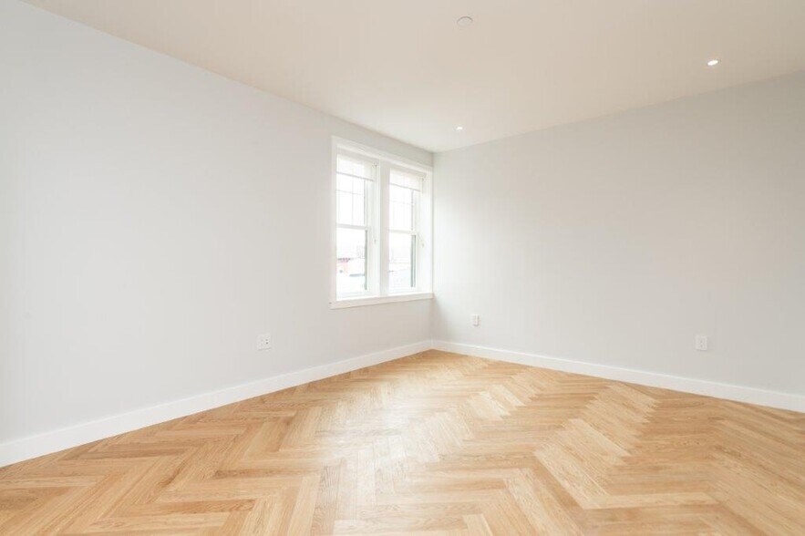 Building Photo - 19 Forest St