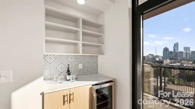 Building Photo - 124 E Kingston Ave