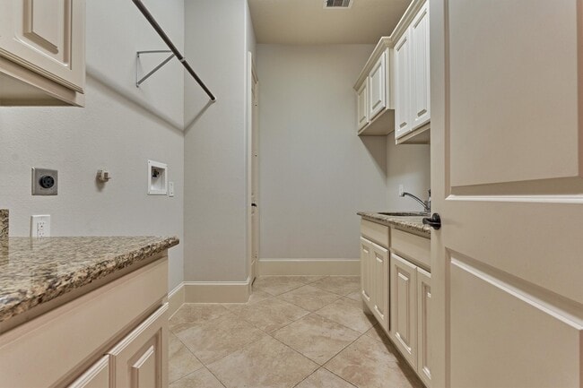 Building Photo - 115 Windfair Loop