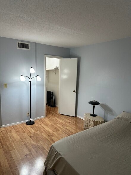 Building Photo - 1855 Poplar Woods Cir W