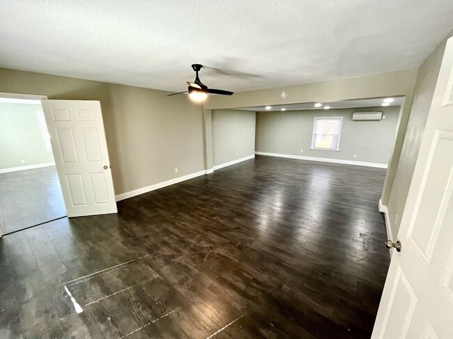 Building Photo - Beautifully Remodeled 3 Bedroom, 2 Bathroo...